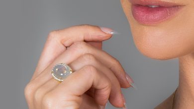 Round halo diamond engagement ring